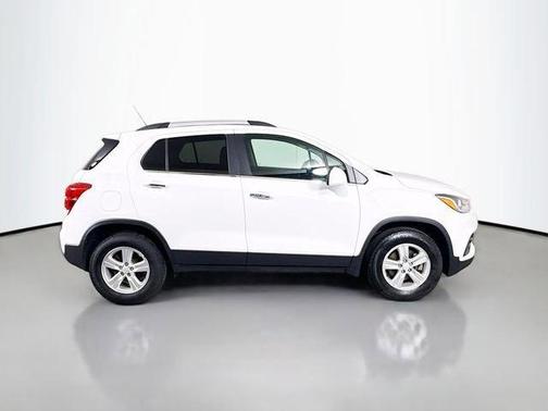 Summit White 2018 Chevrolet Trax LT