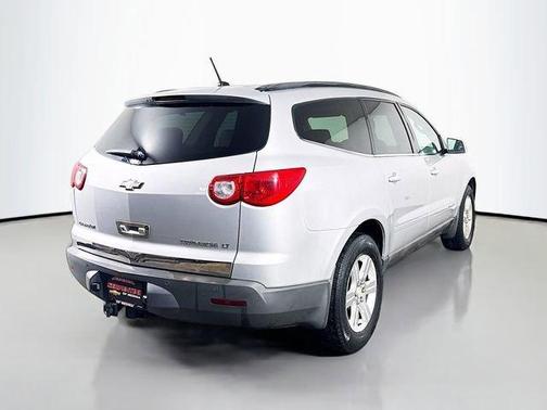 Silver Ice Metallic 2009 Chevrolet Traverse LT