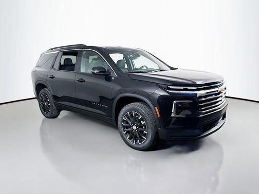 Mosaic Black Metallic 2026 Chevrolet Traverse LT