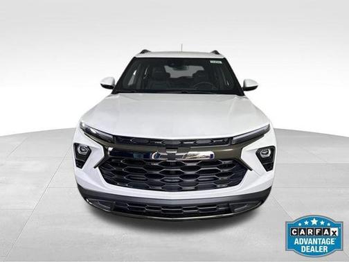 Iridescent Pearl Tricoat 2026 Chevrolet Trailblazer ACTIV