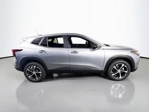 Sterling Gray Metallic 2026 Chevrolet Trax 1RS