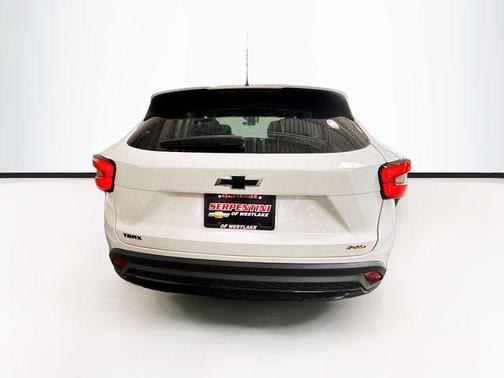 Summit White 2026 Chevrolet Trax 1RS