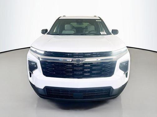Polar White 2026 Chevrolet Traverse LT