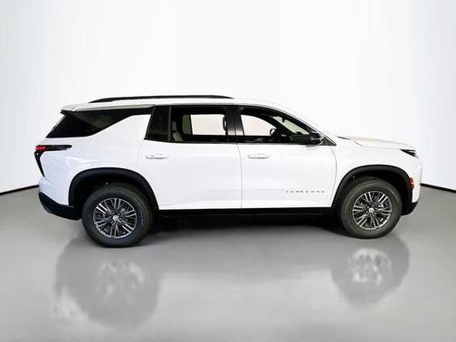Polar White 2026 Chevrolet Traverse LT
