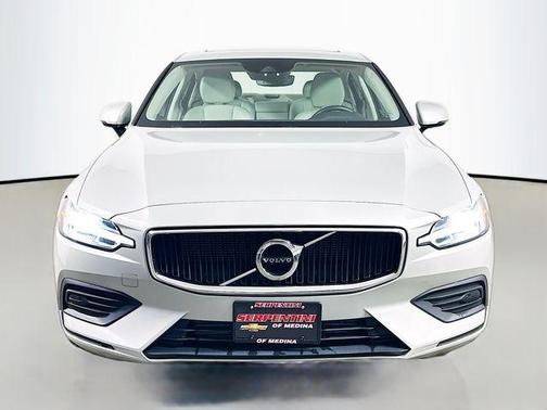 2020 Volvo S60 T6 Momentum