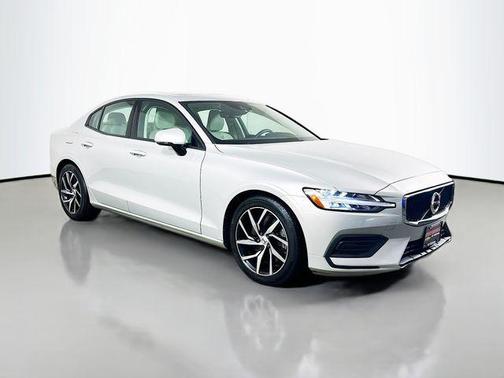 2020 Volvo S60 T6 Momentum