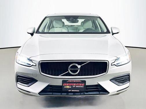 2020 Volvo S60 T6 Momentum