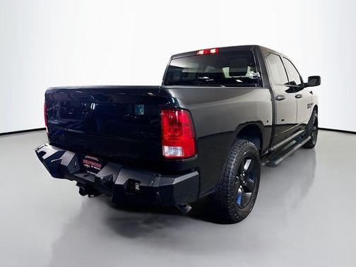 Brilliant Black Crystal Pearlcoat 2018 RAM 1500 Express