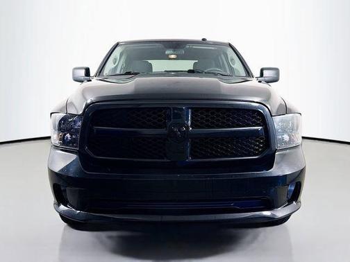 Brilliant Black Crystal Pearlcoat 2018 RAM 1500 Express