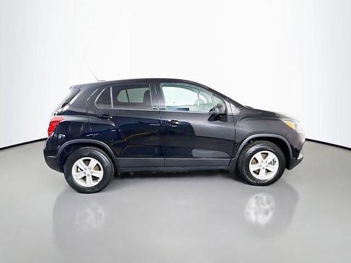 Mosaic Black Metallic 2020 Chevrolet Trax LS