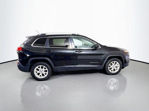 Brilliant Black Crystal Pearlcoat 2016 Jeep Cherokee Latitude