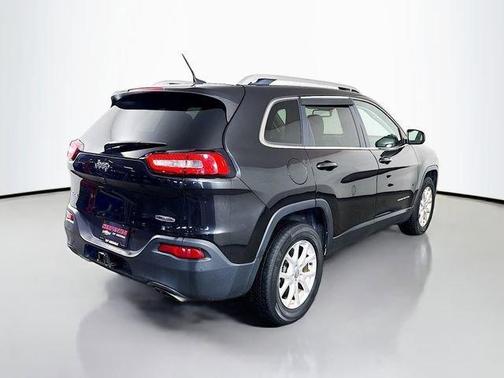 Brilliant Black Crystal Pearlcoat 2016 Jeep Cherokee Latitude