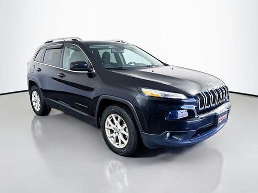 Brilliant Black Crystal Pearlcoat 2016 Jeep Cherokee Latitude