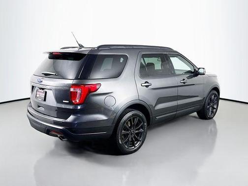 Magnetic Metallic 2019 Ford Explorer XLT