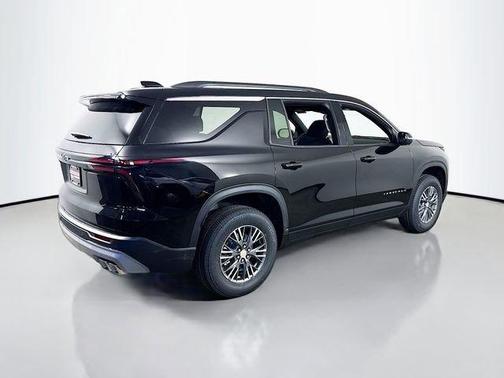 Mosaic Black Metallic 2026 Chevrolet Traverse LT