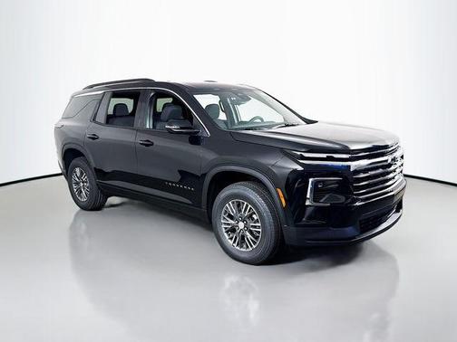 Mosaic Black Metallic 2026 Chevrolet Traverse LT