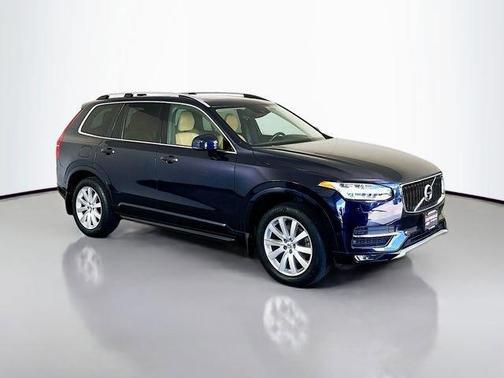 2016 Volvo XC90 T6 Momentum