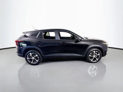 Mosaic Black Metallic 2026 Chevrolet Trax 1RS