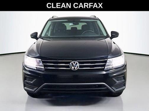 Deep Black Pearl Effect 2019 Volkswagen Tiguan 2.0T SE