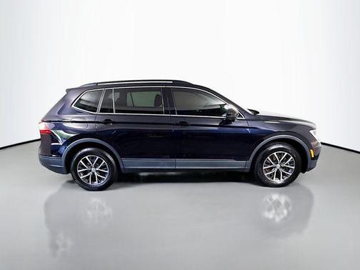 Deep Black Pearl Effect 2019 Volkswagen Tiguan 2.0T SE