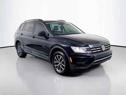 Deep Black Pearl Effect 2019 Volkswagen Tiguan 2.0T SE