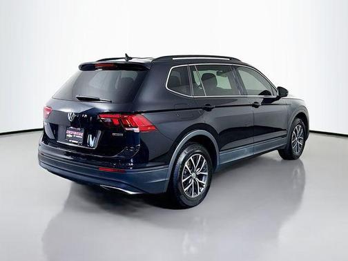 Deep Black Pearl Effect 2019 Volkswagen Tiguan 2.0T SE