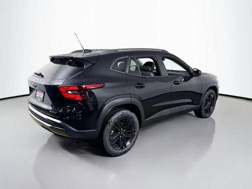 Mosaic Black Metallic 2026 Chevrolet Trax ACTIV