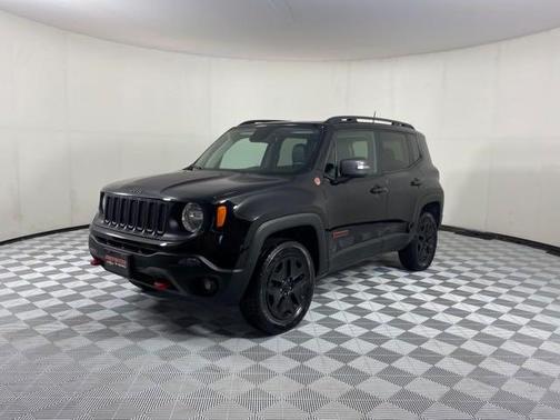 Photo 5 of 39 of 2018 Jeep Renegade Trailhawk