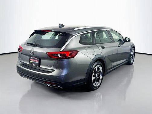 2018 Buick Regal TourX Essence