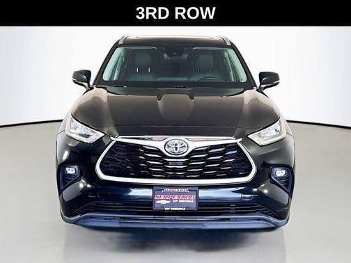 Midnight Black Metallic 2020 Toyota Highlander XLE
