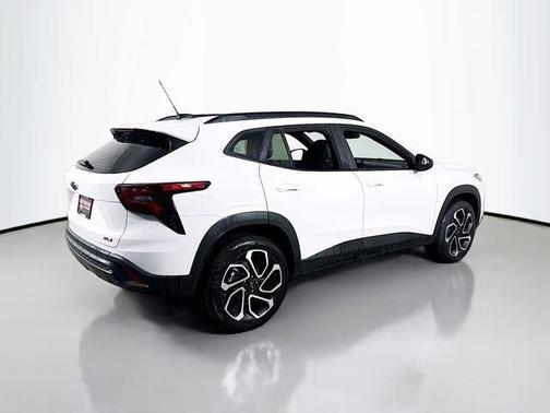 Summit White 2026 Chevrolet Trax 2RS