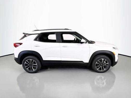 Summit White 2026 Chevrolet Trailblazer LT
