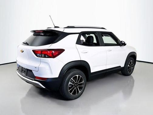 Summit White 2026 Chevrolet Trailblazer LT