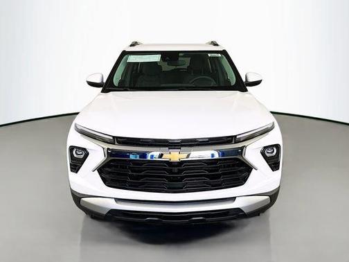 Summit White 2026 Chevrolet Trailblazer LT