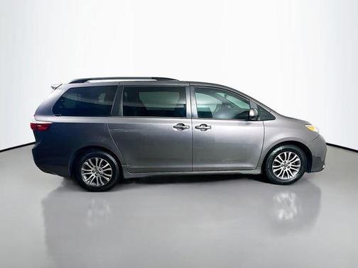 2019 Toyota Sienna L