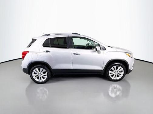 Silver Ice Metallic 2019 Chevrolet Trax Premier