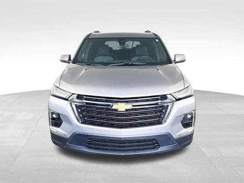 Sterling Gray Metallic 2023 Chevrolet Traverse LT Cloth