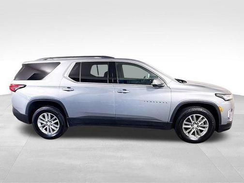 Sterling Gray Metallic 2023 Chevrolet Traverse LT Cloth