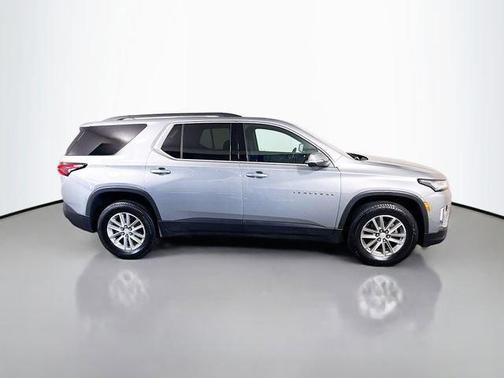 Sterling Gray Metallic 2023 Chevrolet Traverse LT Cloth