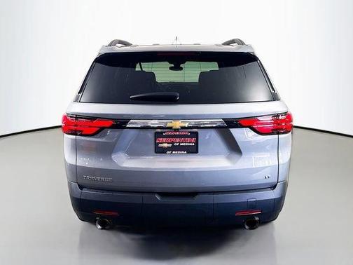 Sterling Gray Metallic 2023 Chevrolet Traverse LT Cloth