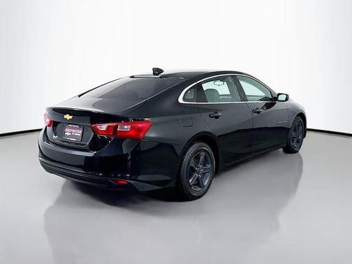 Mosaic Black Metallic 2021 Chevrolet Malibu 1LS