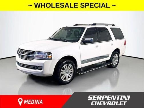White Platinum Tri-Coat Metallic 2013 Lincoln Navigator Base
