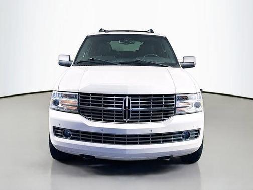 White Platinum Tri-Coat Metallic 2013 Lincoln Navigator Base