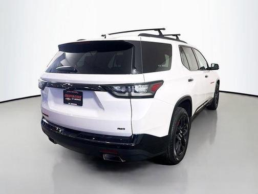 Iridescent Pearl Tricoat 2018 Chevrolet Traverse Premier