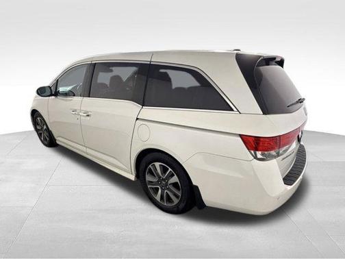 White 2016 Honda Odyssey Touring