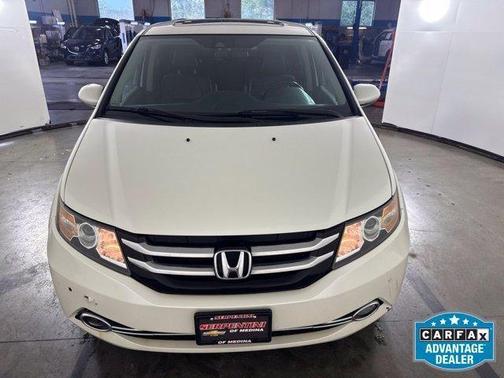 White 2016 Honda Odyssey Touring