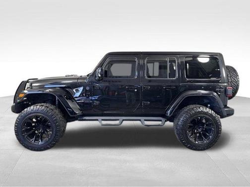 Black Clearcoat 2021 Jeep Wrangler Unlimited Sahara Altitude