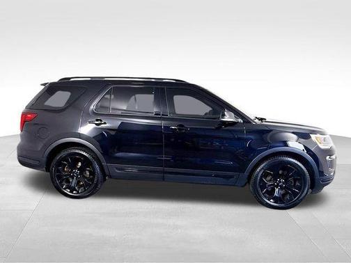 Black 2019 Ford Explorer sport