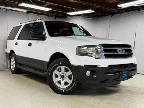 White 2017 Ford Expedition XL