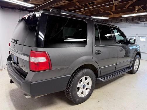 Gray 2017 Ford Expedition XL
